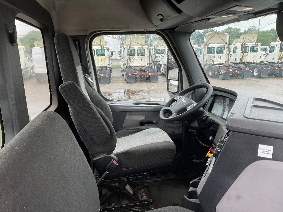 Day Cab Tractor-Heavy Duty Tractors-Freightliner-2019-T12664ST-Flint-MI-670,622\n\t\tmiles-$ 26,750 - Image 14