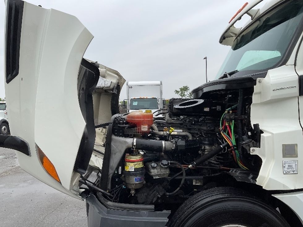 Day Cab Tractor-Heavy Duty Tractors-Freightliner-2019-T12664ST-Flint-MI-670,622\n\t\tmiles-$ 26,750 - Image 16