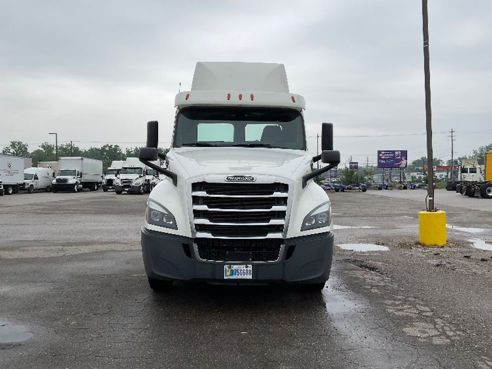 Day Cab Tractor-Heavy Duty Tractors-Freightliner-2019-T12664ST-Flint-MI-670,622\n\t\tmiles-$ 26,750 - Image 2