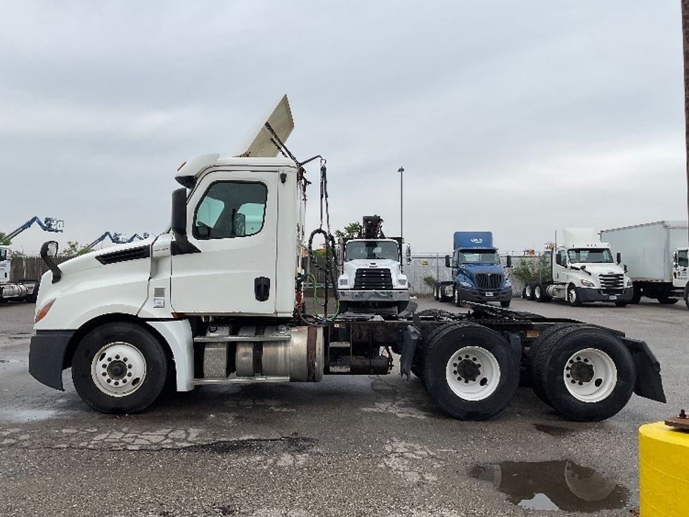 Day Cab Tractor-Heavy Duty Tractors-Freightliner-2019-T12664ST-Flint-MI-670,622\n\t\tmiles-$ 26,750 - Image 4