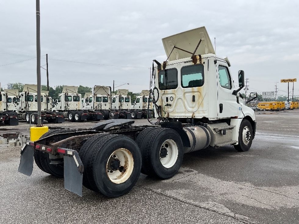 Day Cab Tractor-Heavy Duty Tractors-Freightliner-2019-T12664ST-Flint-MI-670,622\n\t\tmiles-$ 26,750 - Image 7