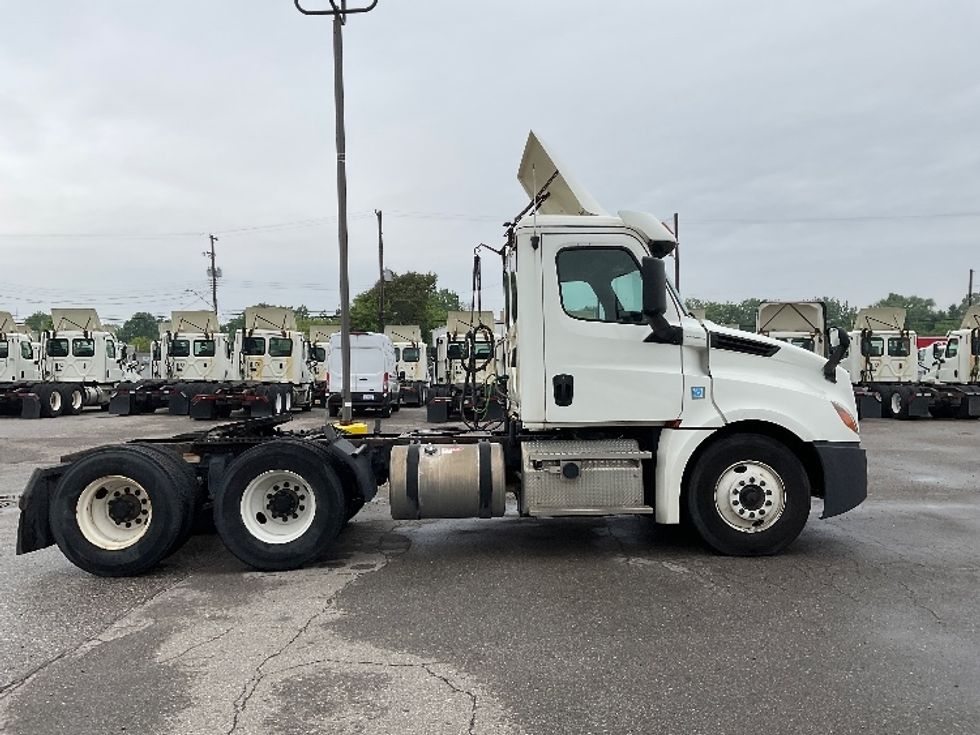Day Cab Tractor-Heavy Duty Tractors-Freightliner-2019-T12664ST-Flint-MI-670,622\n\t\tmiles-$ 26,750 - Image 8