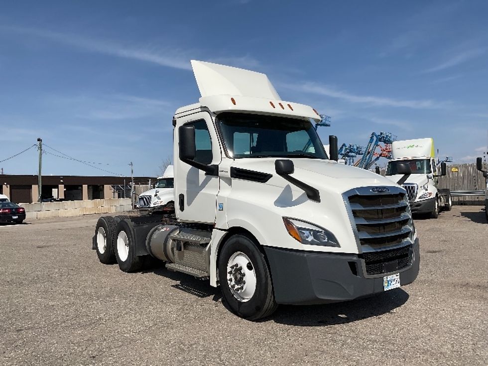 Day Cab Tractor-Heavy Duty Tractors-Freightliner-2019-T12664ST-Flint-MI-673,253\n\t\tmiles-$ 26,750 - Image 1