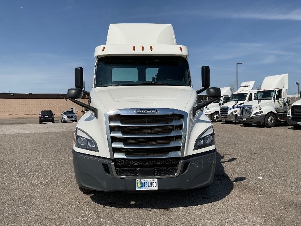 Day Cab Tractor-Heavy Duty Tractors-Freightliner-2019-T12664ST-Flint-MI-673,253\n\t\tmiles-$ 26,750 - Image 2