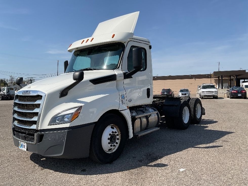 Day Cab Tractor-Heavy Duty Tractors-Freightliner-2019-T12664ST-Flint-MI-673,253\n\t\tmiles-$ 26,750 - Image 3