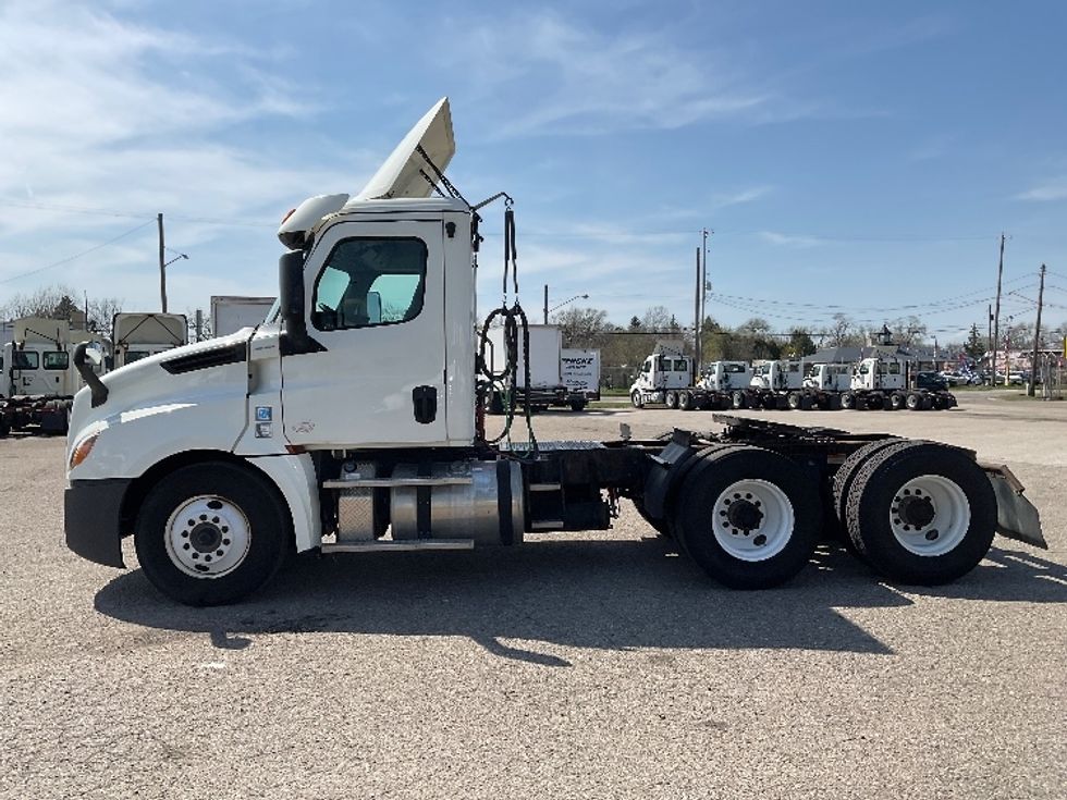 Day Cab Tractor-Heavy Duty Tractors-Freightliner-2019-T12664ST-Flint-MI-673,253\n\t\tmiles-$ 26,750 - Image 4