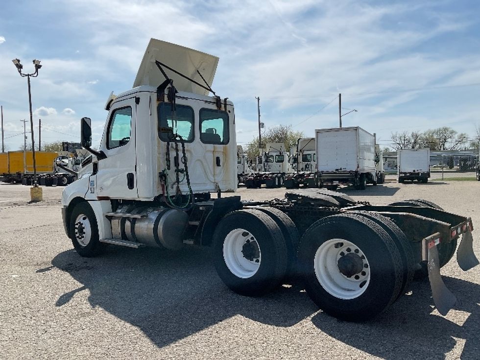 Day Cab Tractor-Heavy Duty Tractors-Freightliner-2019-T12664ST-Flint-MI-673,253\n\t\tmiles-$ 26,750 - Image 5