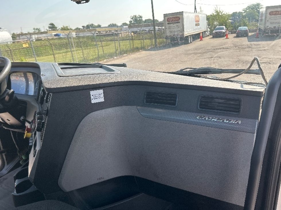 Day Cab Tractor-Heavy Duty Tractors-Freightliner-2019-T12664ST-Flint-MI-697,787\n\t\tmiles-$ 26,750 - Image 13