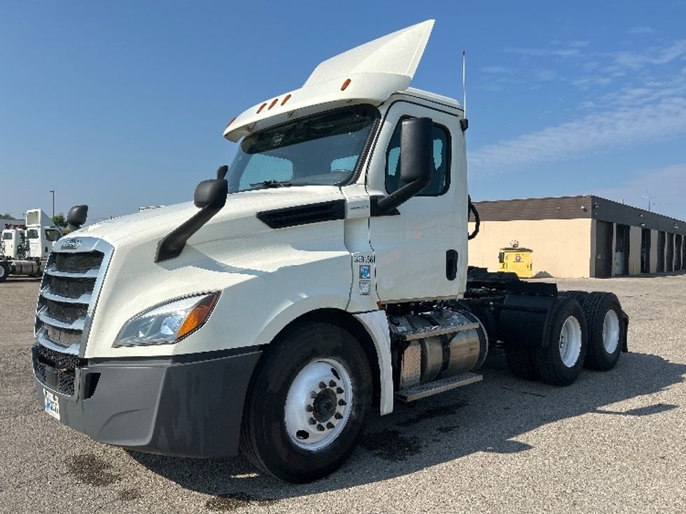 Day Cab Tractor-Heavy Duty Tractors-Freightliner-2019-T12664ST-Flint-MI-697,787\n\t\tmiles-$ 26,750 - Image 3