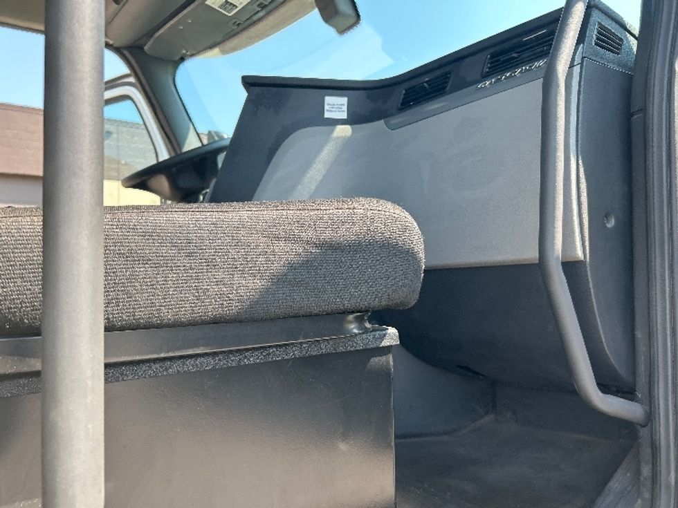 Day Cab Tractor-Heavy Duty Tractors-Freightliner-2019-T12664ST-Flint-MI-704,320\n\t\tmiles-$ 26,750 - Image 11