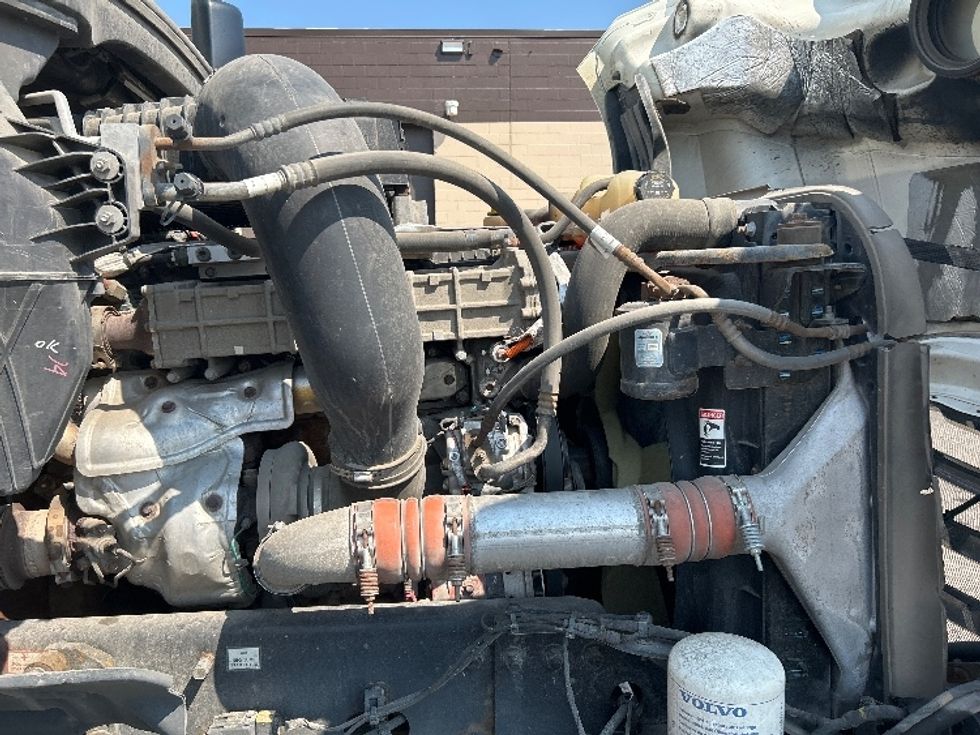 Day Cab Tractor-Heavy Duty Tractors-Freightliner-2019-T12664ST-Flint-MI-704,320\n\t\tmiles-$ 26,750 - Image 14