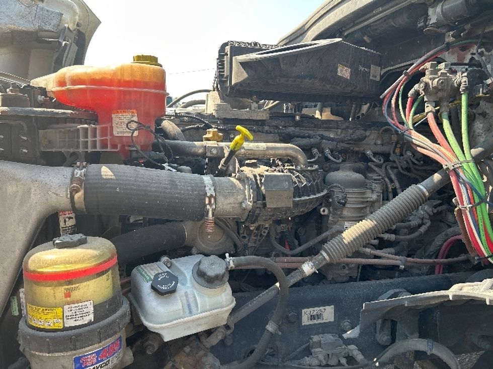 Day Cab Tractor-Heavy Duty Tractors-Freightliner-2019-T12664ST-Flint-MI-704,320\n\t\tmiles-$ 26,750 - Image 15