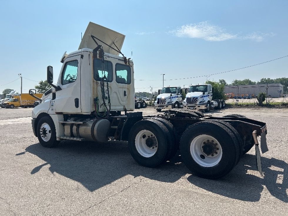 Day Cab Tractor-Heavy Duty Tractors-Freightliner-2019-T12664ST-Flint-MI-704,320\n\t\tmiles-$ 26,750 - Image 5
