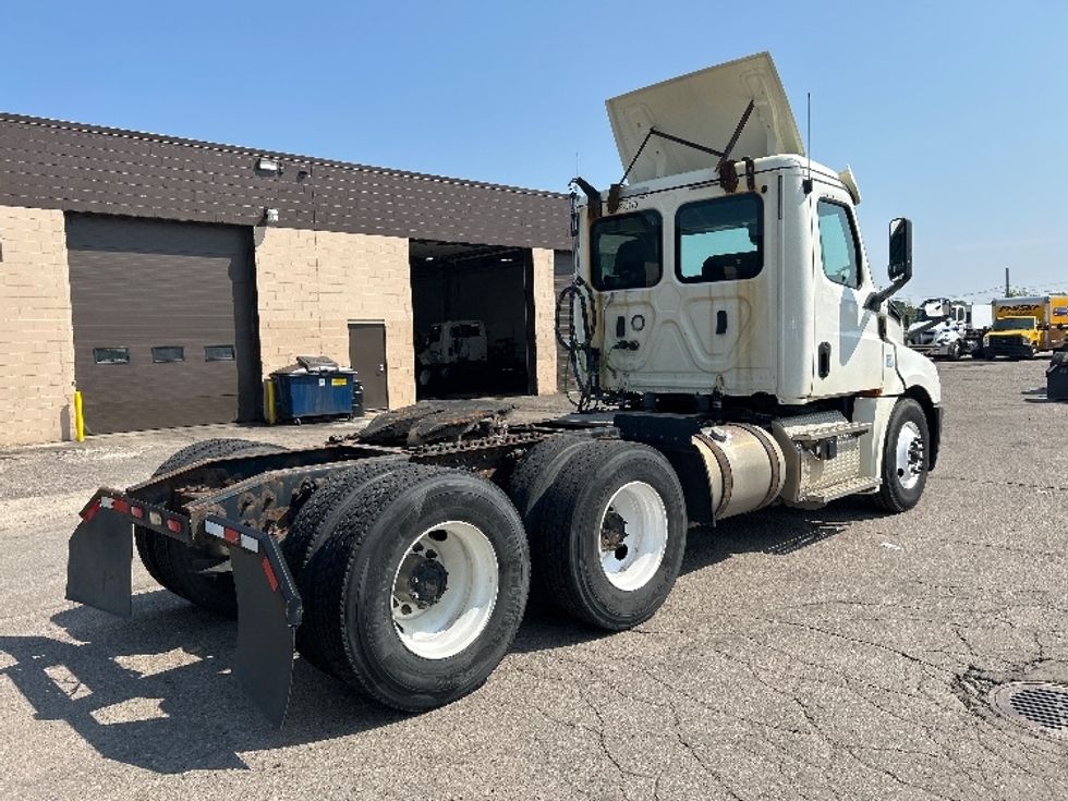 Day Cab Tractor-Heavy Duty Tractors-Freightliner-2019-T12664ST-Flint-MI-704,320\n\t\tmiles-$ 26,750 - Image 6
