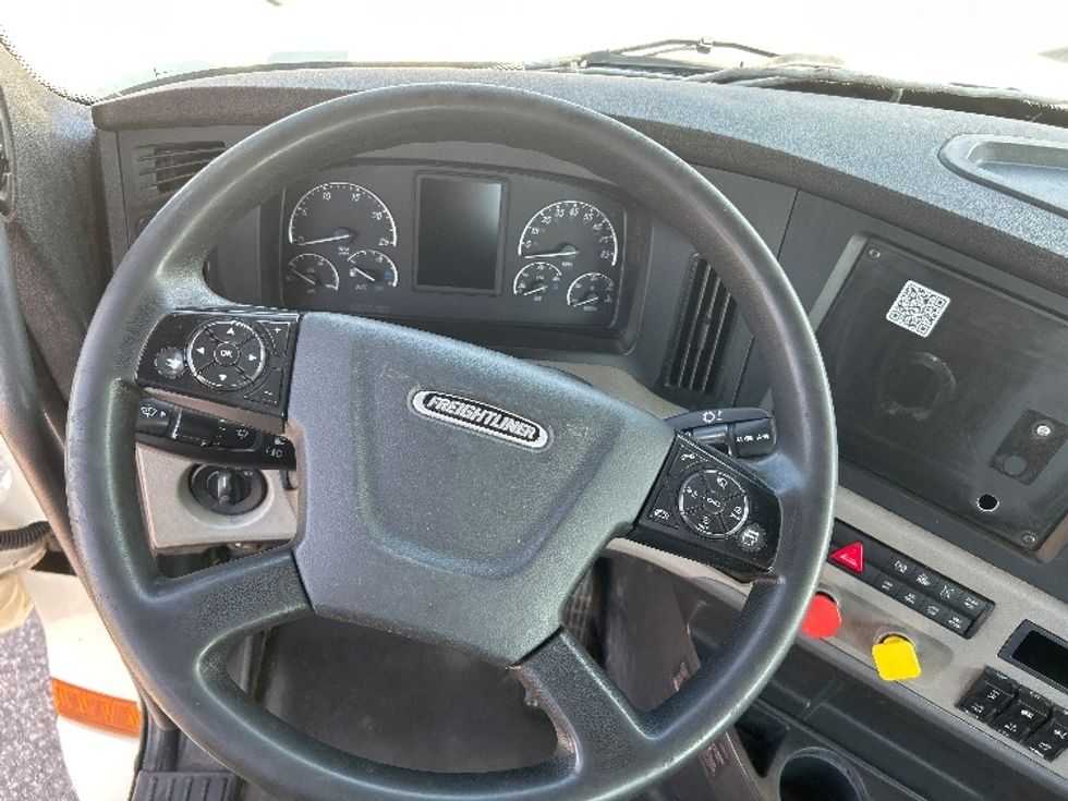 Day Cab Tractor-Heavy Duty Tractors-Freightliner-2019-T12664ST-Flint-MI-767,633\n\t\tmiles-$ 26,750 - Image 11