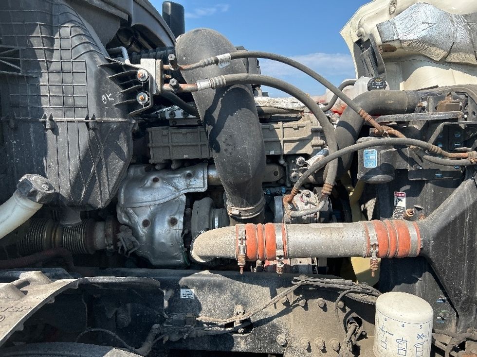 Day Cab Tractor-Heavy Duty Tractors-Freightliner-2019-T12664ST-Flint-MI-767,633\n\t\tmiles-$ 26,750 - Image 15