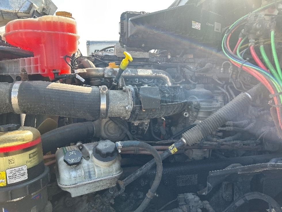 Day Cab Tractor-Heavy Duty Tractors-Freightliner-2019-T12664ST-Flint-MI-767,633\n\t\tmiles-$ 26,750 - Image 16