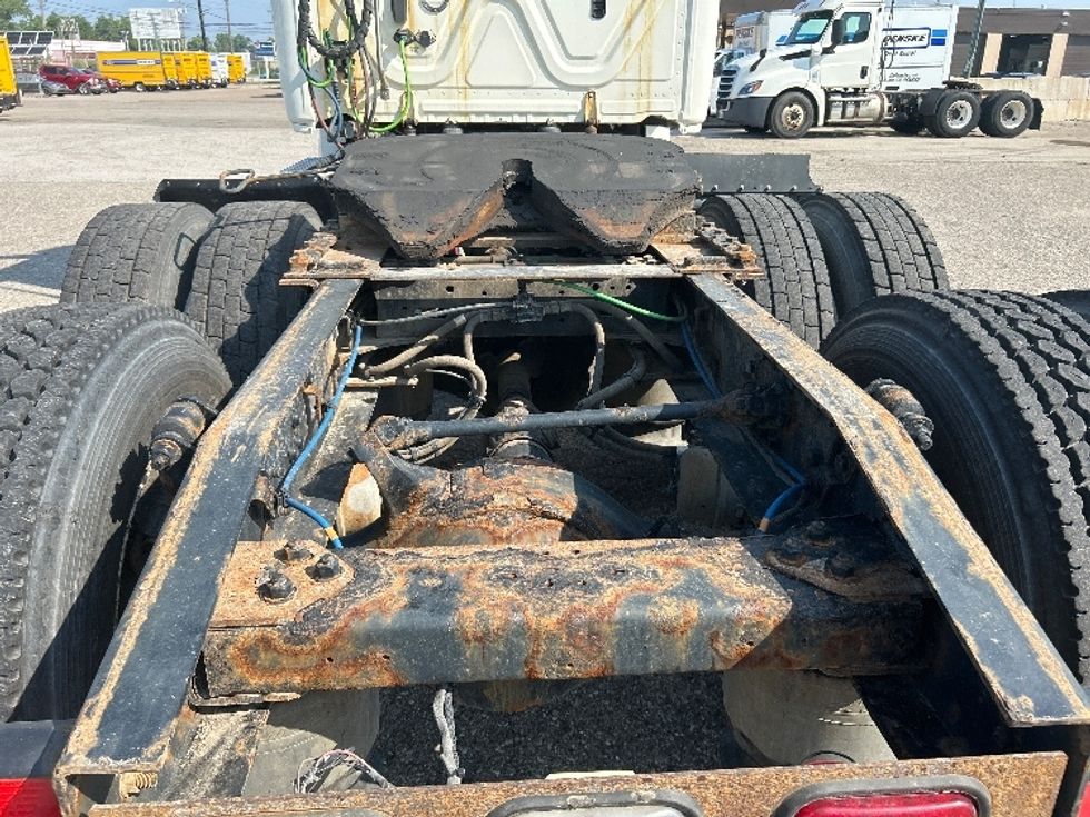 Day Cab Tractor-Heavy Duty Tractors-Freightliner-2019-T12664ST-Flint-MI-767,633\n\t\tmiles-$ 26,750 - Image 6