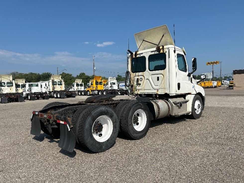 Day Cab Tractor-Heavy Duty Tractors-Freightliner-2019-T12664ST-Flint-MI-767,633\n\t\tmiles-$ 26,750 - Image 7