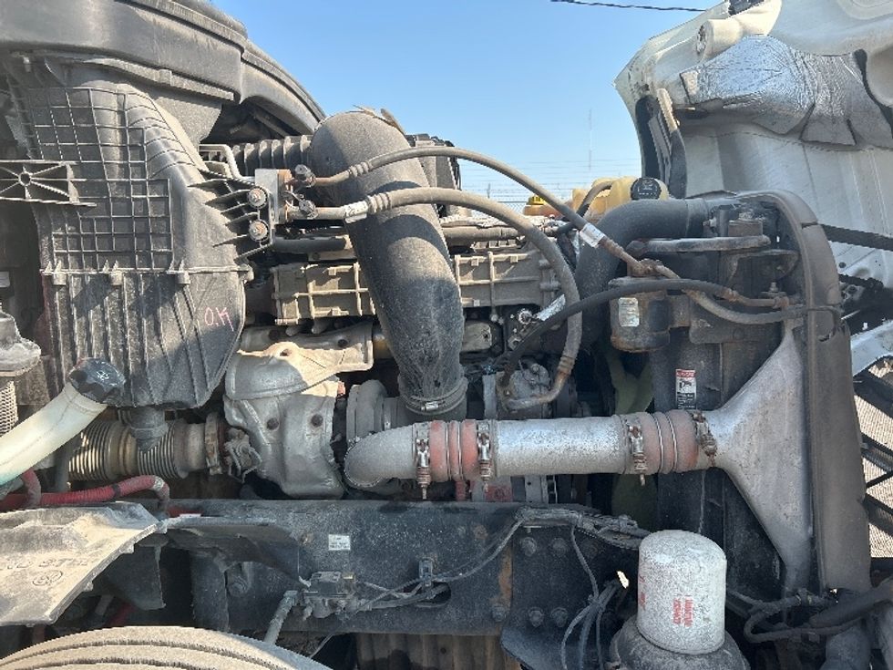 Day Cab Tractor-Heavy Duty Tractors-Freightliner-2019-T12664ST-Flint-MI-768,065\n\t\tmiles-$ 26,750 - Image 14