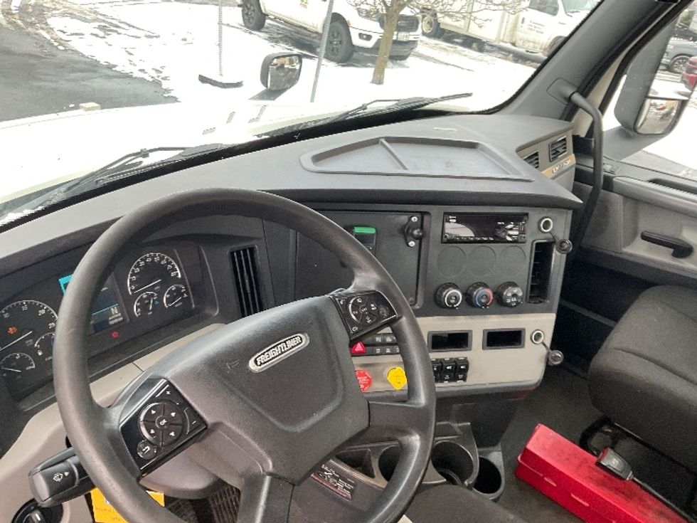 Day Cab Tractor-Heavy Duty Tractors-Freightliner-2019-T12664ST-Flower Mound-TX-339,021\n\t\tmiles-$ 46,000 - Image 10