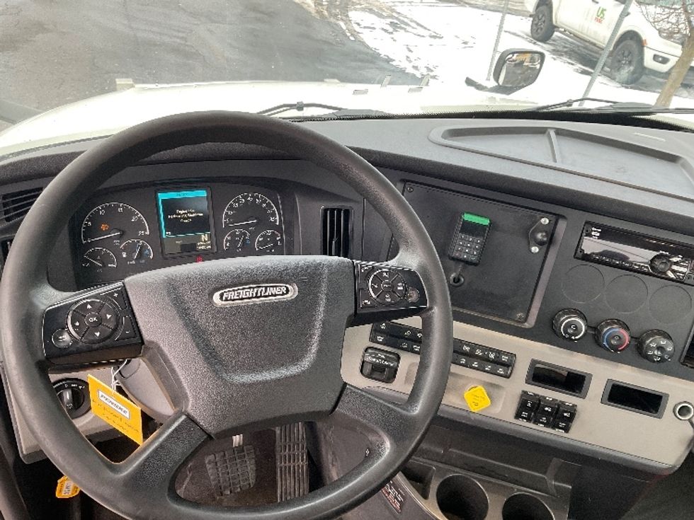 Day Cab Tractor-Heavy Duty Tractors-Freightliner-2019-T12664ST-Flower Mound-TX-339,021\n\t\tmiles-$ 46,000 - Image 11