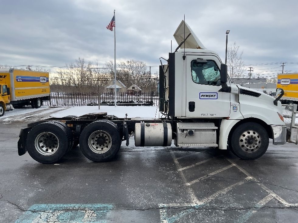 Day Cab Tractor-Heavy Duty Tractors-Freightliner-2019-T12664ST-Flower Mound-TX-339,021\n\t\tmiles-$ 46,000 - Image 8