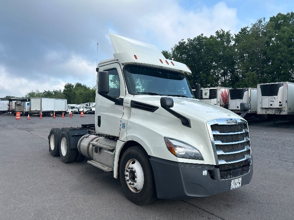 Day Cab Tractor-Heavy Duty Tractors-Freightliner-2019-T12664ST-Flower Mound-TX-488,522\n\t\tmiles-$ 40,000 - Image 1