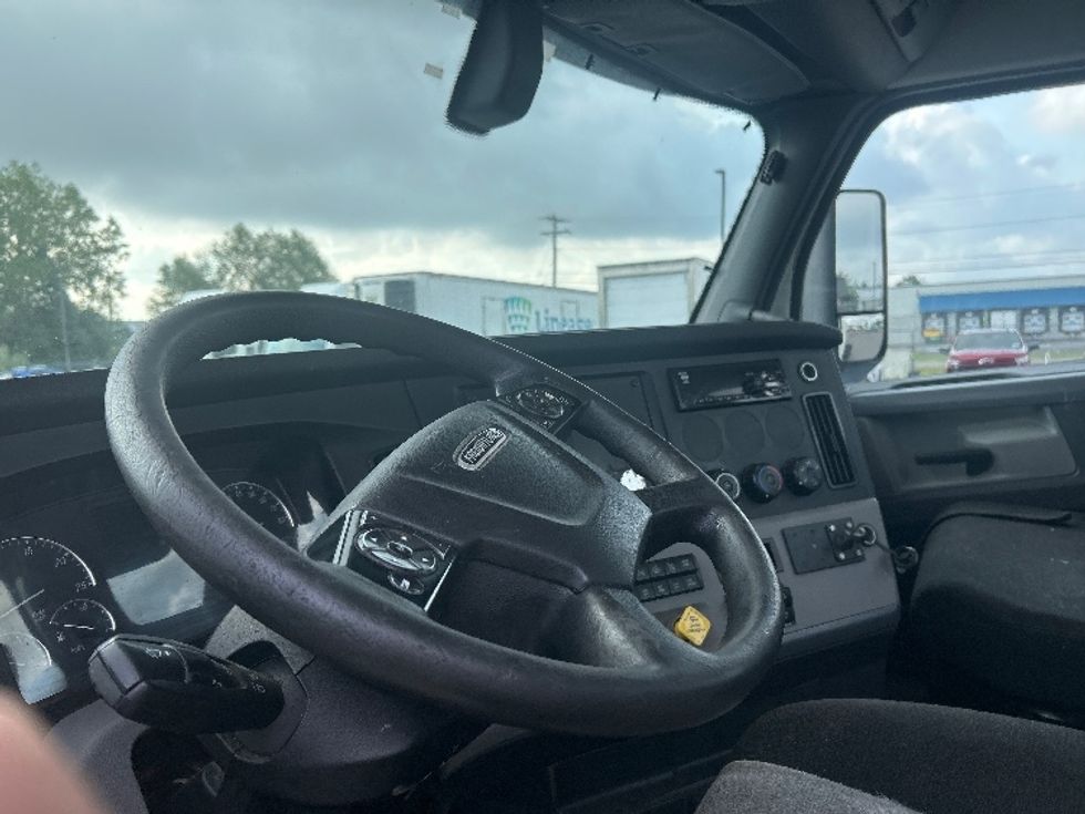 Day Cab Tractor-Heavy Duty Tractors-Freightliner-2019-T12664ST-Flower Mound-TX-488,522\n\t\tmiles-$ 40,000 - Image 10