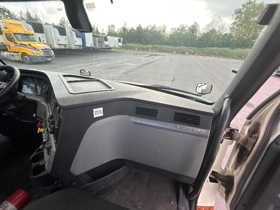 Day Cab Tractor-Heavy Duty Tractors-Freightliner-2019-T12664ST-Flower Mound-TX-488,522\n\t\tmiles-$ 40,000 - Image 13