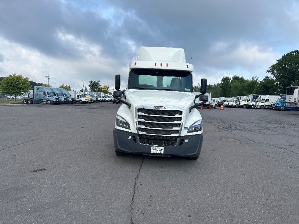 Day Cab Tractor-Heavy Duty Tractors-Freightliner-2019-T12664ST-Flower Mound-TX-488,522\n\t\tmiles-$ 40,000 - Image 2