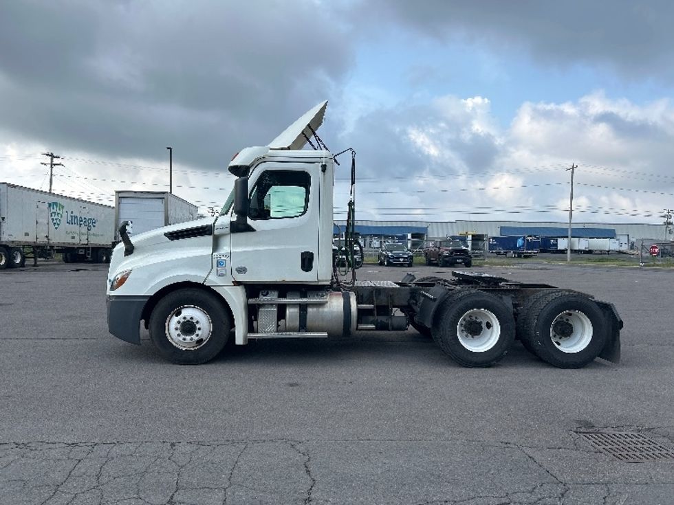 Day Cab Tractor-Heavy Duty Tractors-Freightliner-2019-T12664ST-Flower Mound-TX-488,522\n\t\tmiles-$ 40,000 - Image 4
