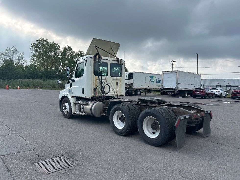 Day Cab Tractor-Heavy Duty Tractors-Freightliner-2019-T12664ST-Flower Mound-TX-488,522\n\t\tmiles-$ 40,000 - Image 5