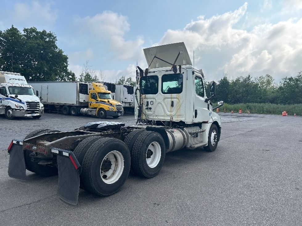 Day Cab Tractor-Heavy Duty Tractors-Freightliner-2019-T12664ST-Flower Mound-TX-488,522\n\t\tmiles-$ 40,000 - Image 7