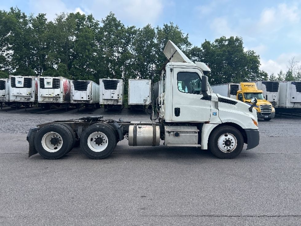 Day Cab Tractor-Heavy Duty Tractors-Freightliner-2019-T12664ST-Flower Mound-TX-488,522\n\t\tmiles-$ 40,000 - Image 8