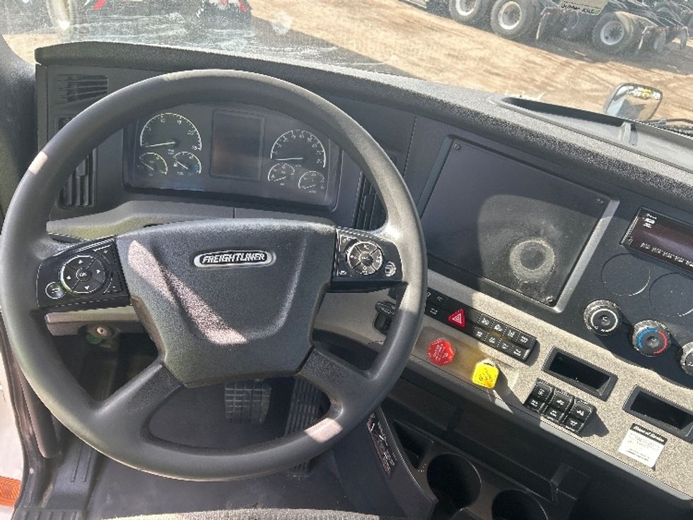 Day Cab Tractor-Heavy Duty Tractors-Freightliner-2019-T12664ST-Fontana-CA-143,327\n\t\tmiles-$ 59,250 - Image 11