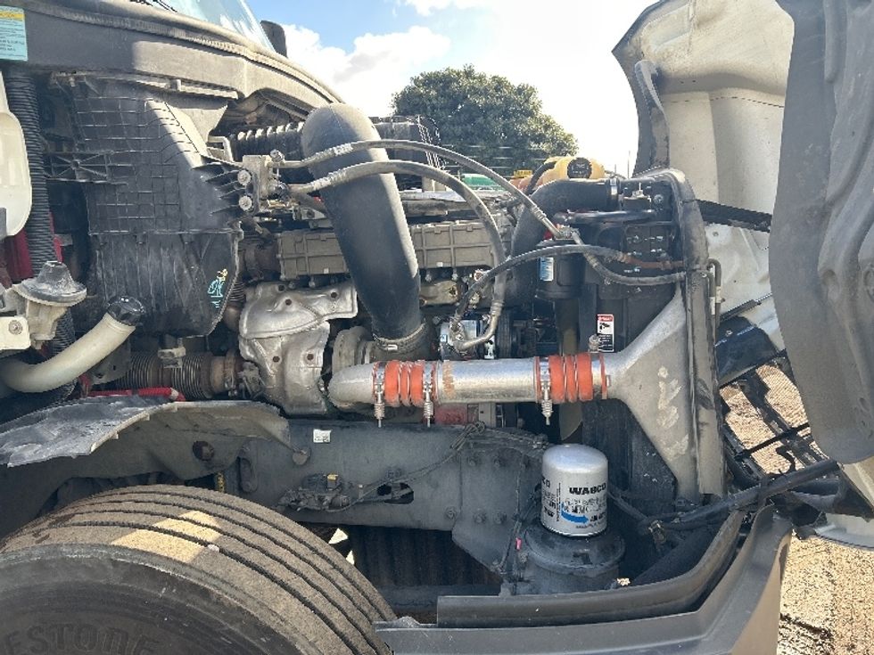 Day Cab Tractor-Heavy Duty Tractors-Freightliner-2019-T12664ST-Fontana-CA-143,327\n\t\tmiles-$ 59,250 - Image 15