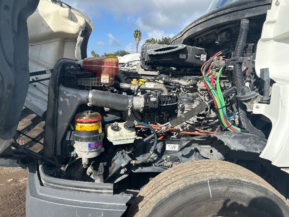 Day Cab Tractor-Heavy Duty Tractors-Freightliner-2019-T12664ST-Fontana-CA-143,327\n\t\tmiles-$ 59,250 - Image 16