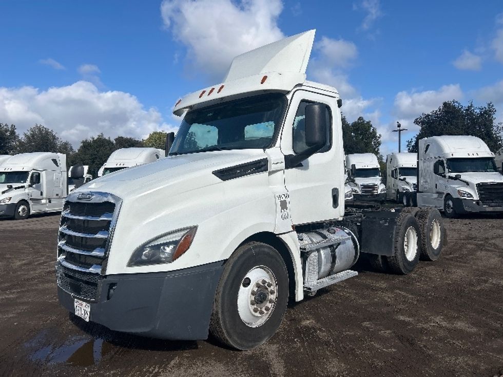Day Cab Tractor-Heavy Duty Tractors-Freightliner-2019-T12664ST-Fontana-CA-143,327\n\t\tmiles-$ 59,250 - Image 3