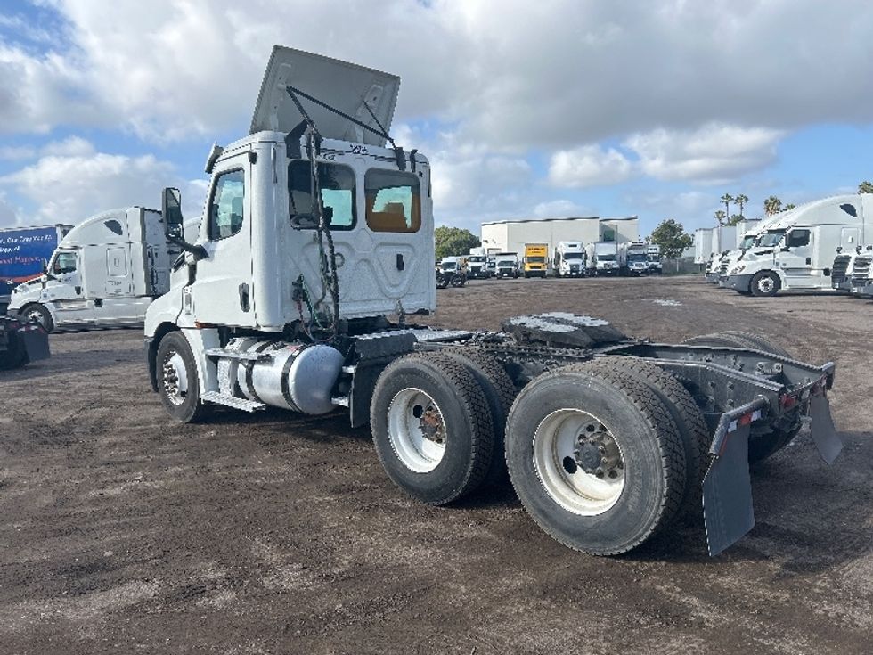 Day Cab Tractor-Heavy Duty Tractors-Freightliner-2019-T12664ST-Fontana-CA-143,327\n\t\tmiles-$ 59,250 - Image 5