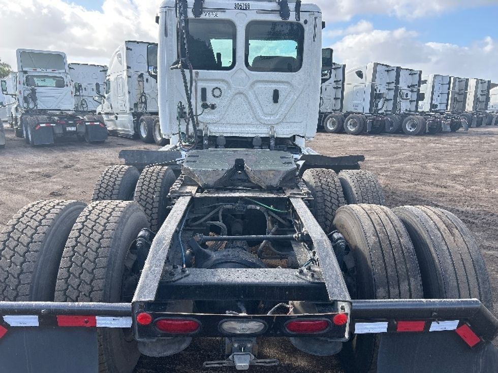 Day Cab Tractor-Heavy Duty Tractors-Freightliner-2019-T12664ST-Fontana-CA-143,327\n\t\tmiles-$ 59,250 - Image 6