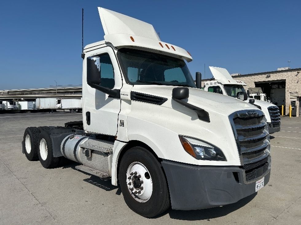 Day Cab Tractor-Heavy Duty Tractors-Freightliner-2019-T12664ST-Fontana-CA-159,964\n\t\tmiles-$ 63,250 - Image 1