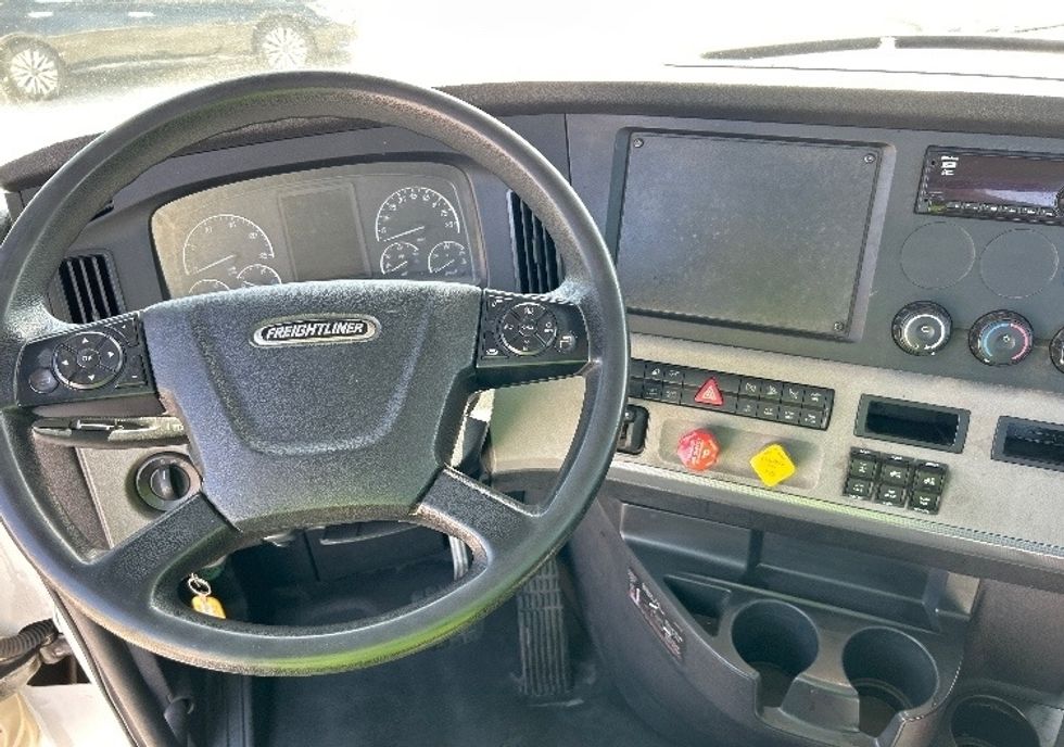Day Cab Tractor-Heavy Duty Tractors-Freightliner-2019-T12664ST-Fontana-CA-159,964\n\t\tmiles-$ 63,250 - Image 11