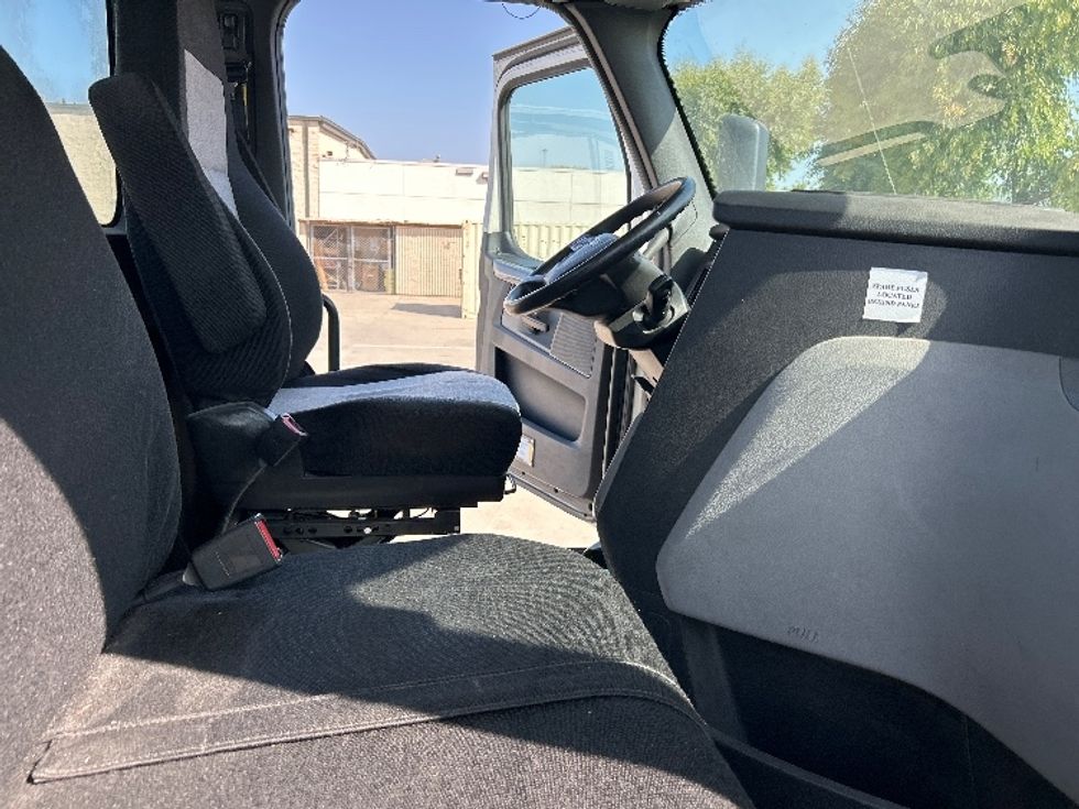 Day Cab Tractor-Heavy Duty Tractors-Freightliner-2019-T12664ST-Fontana-CA-159,964\n\t\tmiles-$ 63,250 - Image 14