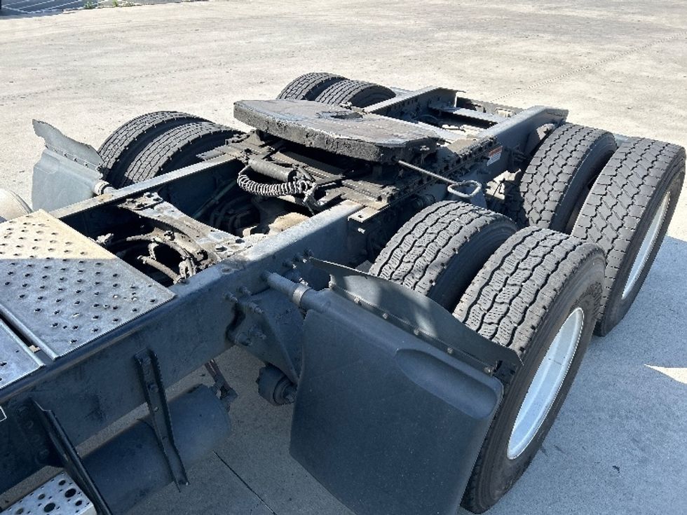 Day Cab Tractor-Heavy Duty Tractors-Freightliner-2019-T12664ST-Fontana-CA-159,964\n\t\tmiles-$ 63,250 - Image 17