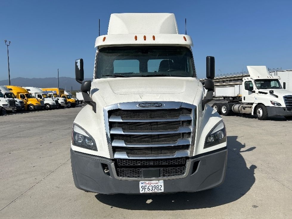 Day Cab Tractor-Heavy Duty Tractors-Freightliner-2019-T12664ST-Fontana-CA-159,964\n\t\tmiles-$ 63,250 - Image 2