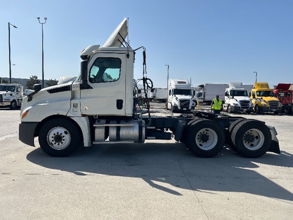 Day Cab Tractor-Heavy Duty Tractors-Freightliner-2019-T12664ST-Fontana-CA-159,964\n\t\tmiles-$ 63,250 - Image 4