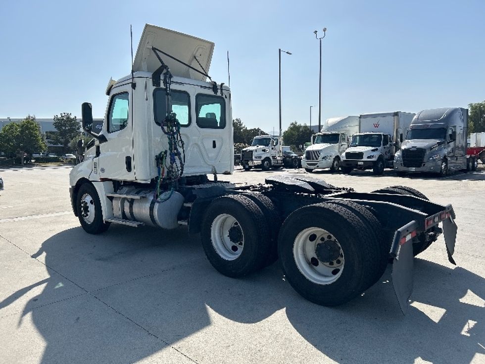 Day Cab Tractor-Heavy Duty Tractors-Freightliner-2019-T12664ST-Fontana-CA-159,964\n\t\tmiles-$ 63,250 - Image 5