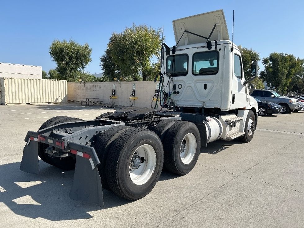 Day Cab Tractor-Heavy Duty Tractors-Freightliner-2019-T12664ST-Fontana-CA-159,964\n\t\tmiles-$ 63,250 - Image 7