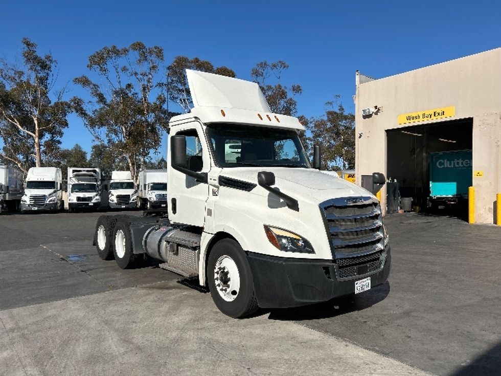 Day Cab Tractor-Heavy Duty Tractors-Freightliner-2019-T12664ST-Fontana-CA-166,440\n\t\tmiles-$ 60,000 - Image 1